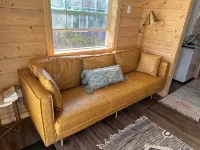 Downtown Cozy Red Cabin - 3-Star