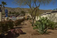 Americas Best Value Inn and Suites Yucca Valley - Parkplatz