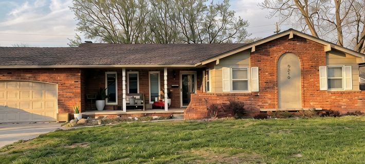 The Lazy Cow Inn  Sleeps 9+ Hotels in Reno County