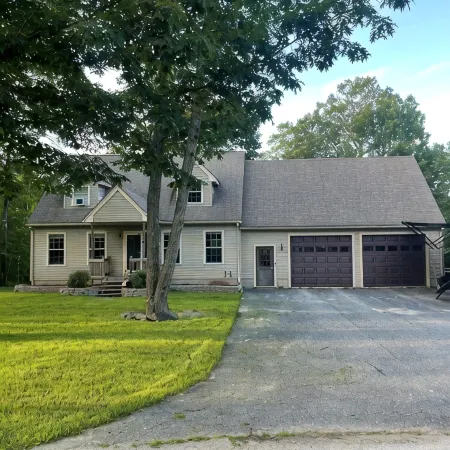 Quiet four bedroom cape. only 30 mins to Bar Harbor and Acadia National Park