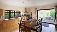 Ivy Cottage, Balnaguard Detached Cottage with Off Street Parking. - 3-نجوم