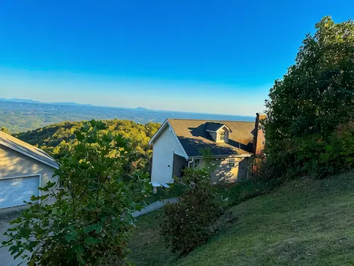 "Mountain Escape" - Majestic Mountain Sunrises Near Blue Ridge Parkway & I-77 - Homestays