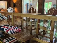 Luxury Cabin with Indoor Heated SaltWater Pool! Hoteles en Webb