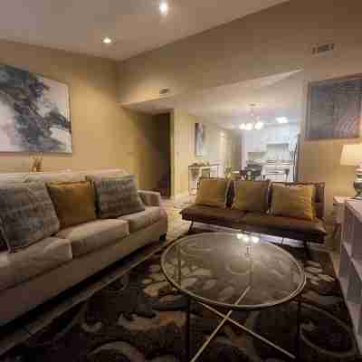 Cozy 3-bedroom townhome in Valdosta w/ amenities Others