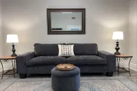 The Secretariat; A Cozy two bedroom Downtown loft apartment