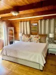 Experience Louisiana, Cabin on Bayou Petite Anse, centrally located in Acadiana - WiFi