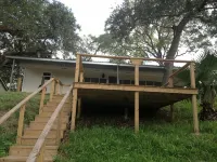 Charming Riverside Home w/ Deck and Fishing. 15 minutes to STP and Bechtel. - 2성급