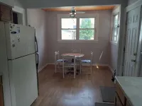 Cozy 2 bedroom in Highland Square, pets welcome! Hotels in Akron