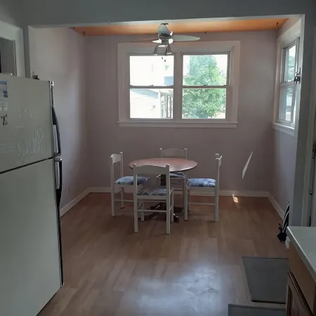 Cozy 2 bedroom in Highland Square, pets welcome!