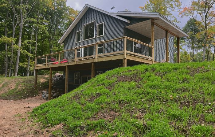 Brand New Build on Private Lake! Starlink Internet!