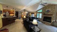 Beautiful Country Home Near Popular Hot Spots! - homestay