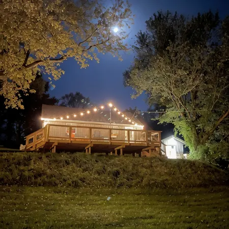 Cozy Cabin Retreat located just minutes to Galena, IL & DBQ, IA