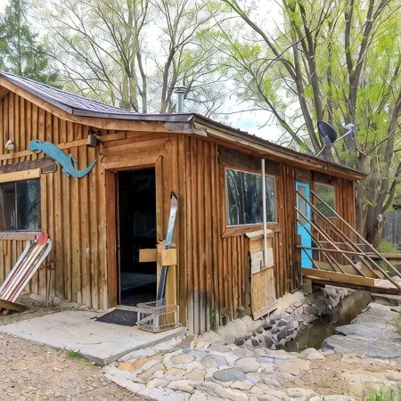 Comfortable Casita centrally located to the myriad of experiences here in Taos!