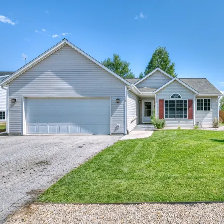 Modern 3Br w/ Mountain Views • Sleeps 8 • 2 Car Garage Plus Extra Parking