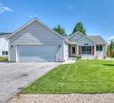 Modern 3Br w/ Mountain Views • Sleeps 8 • 2 Car Garage Plus Extra Parking