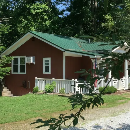 River's Edge Cabin - Swim - Kayak - Fish From Your Backyard !!!!