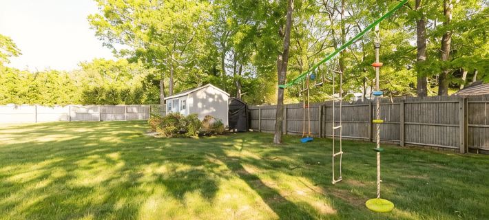 Chic Hamptons Home with Heated Gated Pool and Grill Hotels in Hampton Bays