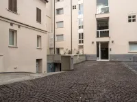 Modern apartment with private park - Maison Blanche