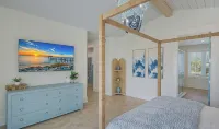 New Beach House! Hot Tub and Heated Pool! - balcony