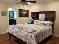 Custom home great local, boat parking,  near dock, food, scalloping,  Manatee. - balcony