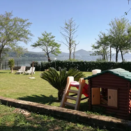 Independent villa with private beach on the lake