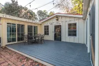 Old Town Bluffton Cottage + Free Golf Cart - Fenced Yard - Downtown - Sleeps 8 - Bathtub