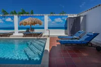 Luxury pool villa totally private backyard - 5 minutes to the beach! - Private Pools