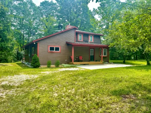 Beautiful Cabin located on the Betsie River and close to Crystal Mountain Resort