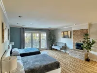 Gorgeous Chateau/House on 1.5 acres - in Annandale Center/ mins to Washington DC Hotels in Mason