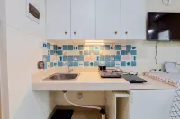 Fancy and Strategic Studio Apartment at B Residence - Pools