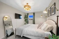 Cozy 3 Bedroom Home Just Minutes from NRG Featuring a Fire Pit/Indoor Hot Tub