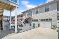 3-Bedroom with Parking Pass 3 Beach Badges 1 Block to the Beach and Boardwalk - 3-Star