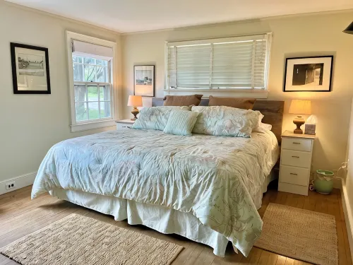 Country Farmhouse, Old Vineyard, Central AC, 2 King Beds.