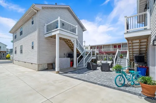 3-Bedroom with Parking Pass 3 Beach Badges 1 Block to the Beach and Boardwalk - 3-Star
