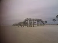 Beach/Pier/Restaurants/Shopping/Outstanding Location...100yards to All! Parking