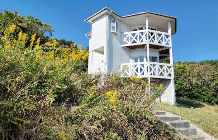 Ultra Private Off Grid Island Villa Near the Beach Mandarin Farm Setting