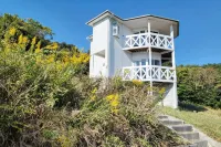 Ultra Private Off Grid Island Villa Near the Beach Mandarin Farm Setting - Ramah Hewan Peliharaan
