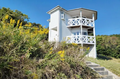 Ultra Private Off Grid Island Villa Near the Beach Mandarin Farm Setting - Villas