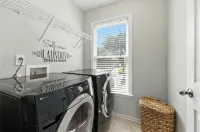 Beautiful Downtown Brick Road Home Oasis With Stadium View