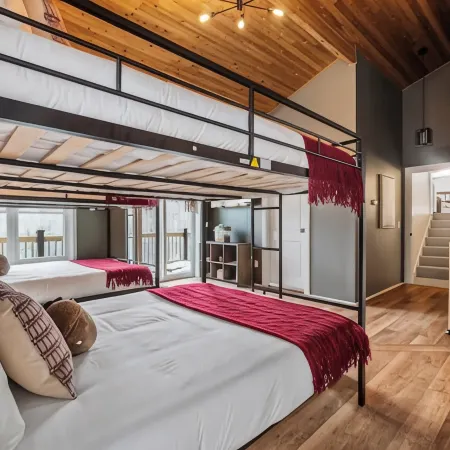 White Mtn Lux Retreat - Hot Tub, Sauna & Game Room