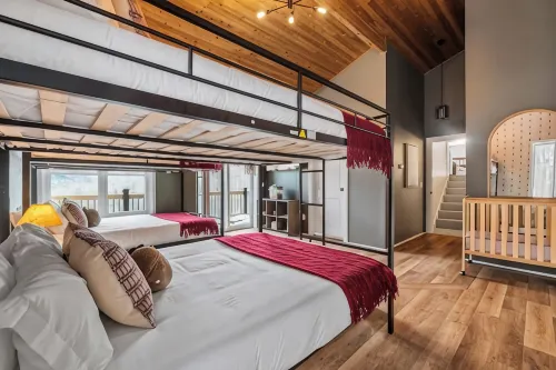 White Mtn Lux Retreat - Hot Tub, Sauna & Game Room