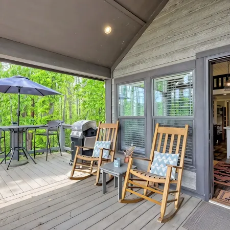 Cozy Cabin in Enchanting Franklin with AC