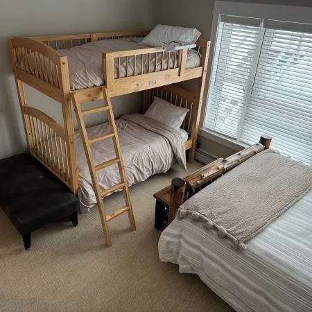 Charming Ski Condo- Steps from the slopes!