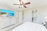 Boca Raton - Across from Beach - Balcony • Pool • Parking • 2BR
