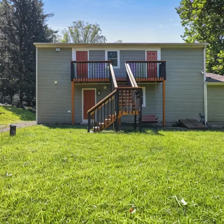Charming 2-bedroom apartment with WiFi in Tannersville, Minutes from Camelback