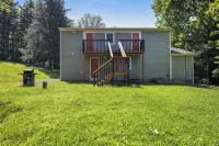 Charming 2-bedroom apartment with WiFi in Tannersville, Minutes from Camelback