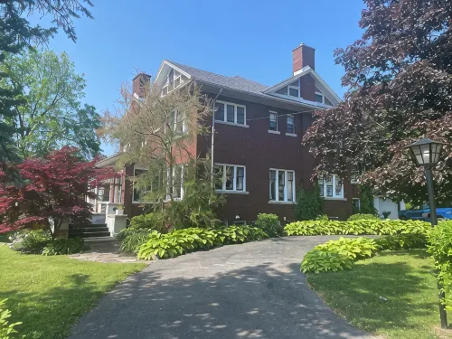 Jenny’s Suites, historic house in Welland, 20 minutes from Niagara Falls. - Wifi
