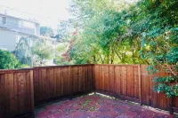 Charming Retreat: Fully Equipped 1-BR Guest Suite in San Rafael - 2-Star