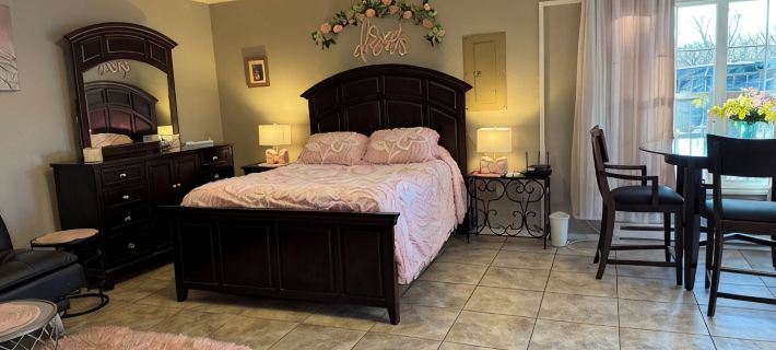 Chic Studio B w/private yard Hotels in Chaves County