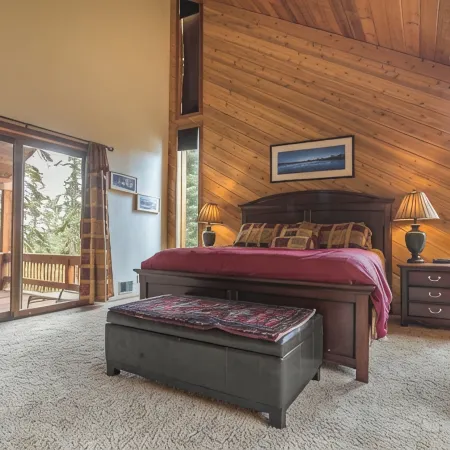 Cozy Cabin 5.5 Bedrooms, Forest/Mountain View 3 Decks 2 Masters Hot Tub 4200Sqft